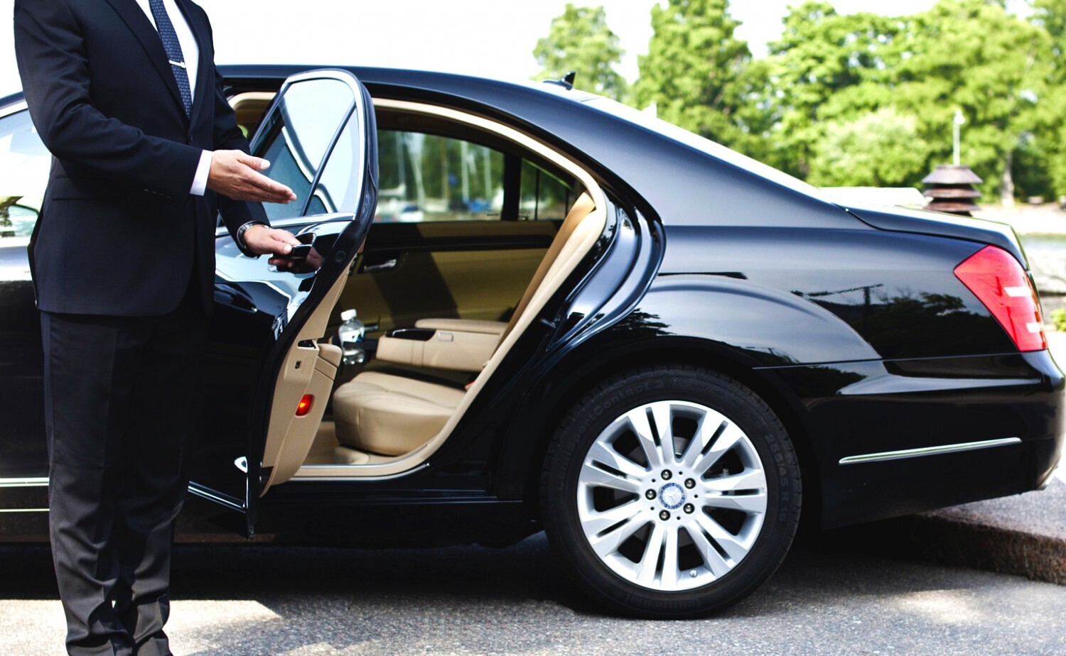 Guests enjoying a smooth and hassle-free shuttle service from Hanoi or Lao Cai to Sapa