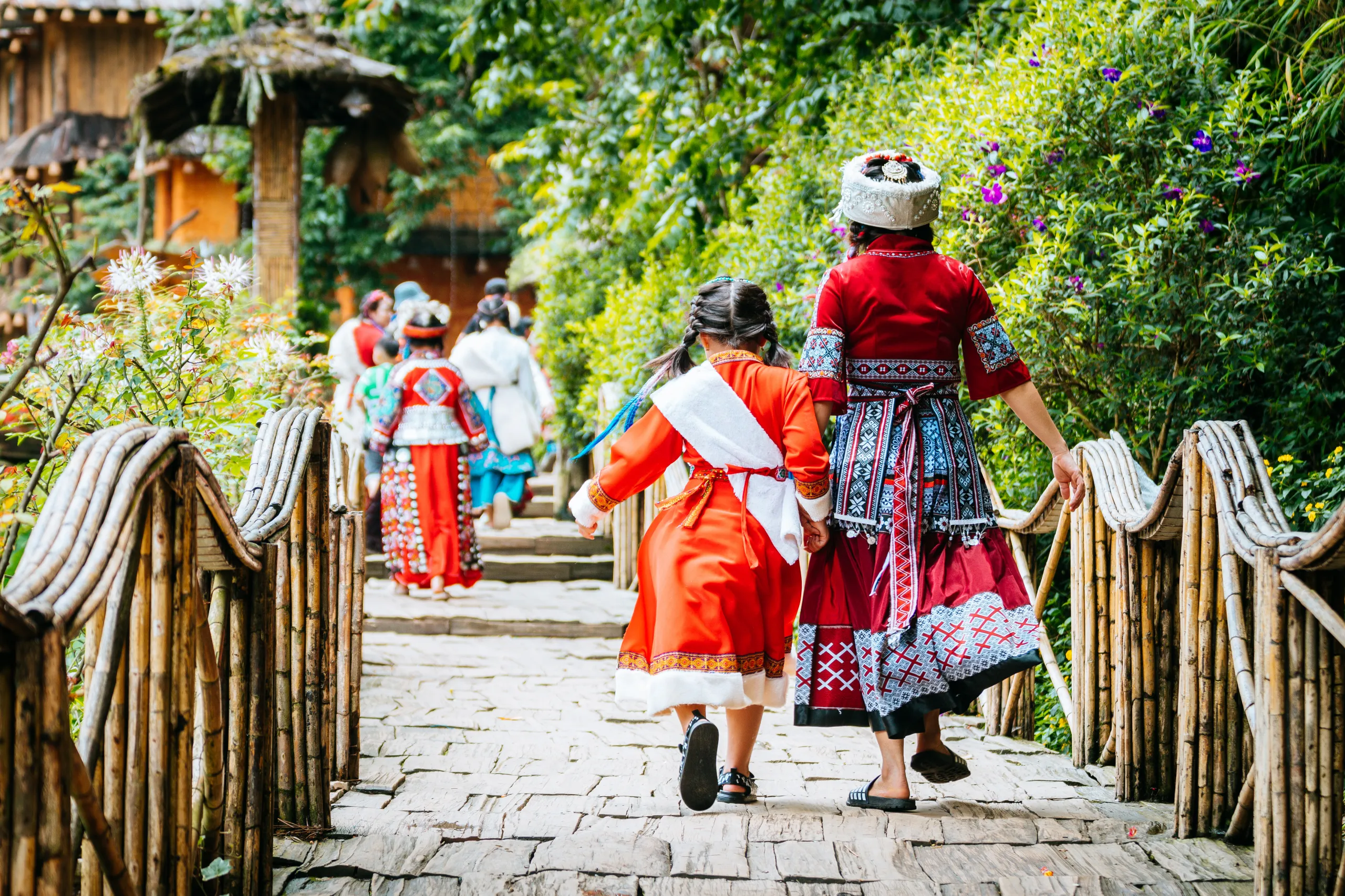 Guests experiencing Sapa’s highland culture through workshops, supporting sustainable tourism initiatives