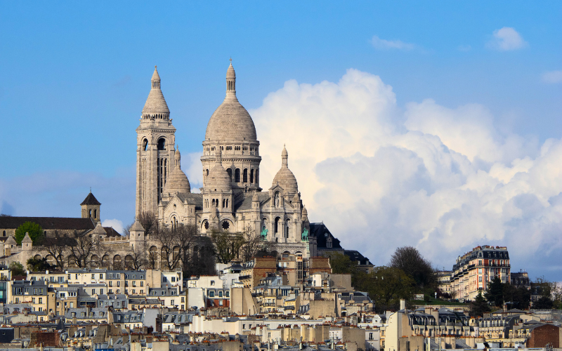 Khám phá Montmartre Paris – Nơi nghệ thuật, lịch sử và tình yêu giao hòa 1 Breathtaking Views From The Top Of Montmartre, With Sacré Cœur Shining Brightly