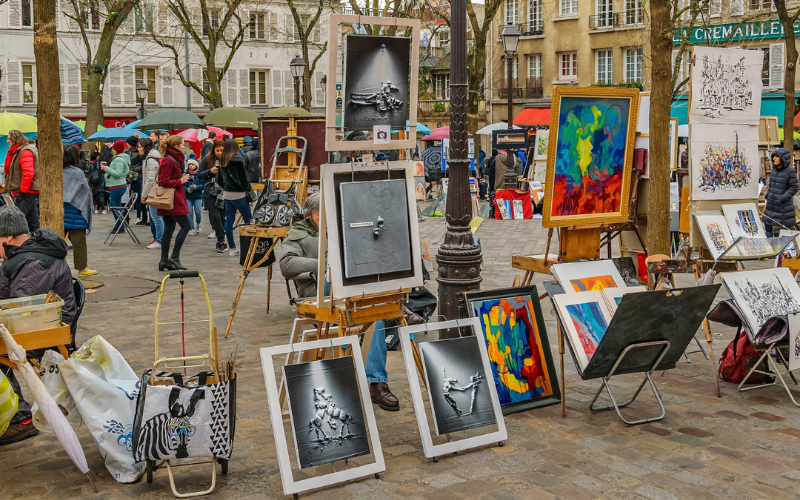 Khám phá Montmartre Paris – Nơi nghệ thuật, lịch sử và tình yêu giao hòa 4 Montmartre’s Iconic Artist Square, Where Painters Bring The Spirit Of Paris To Life