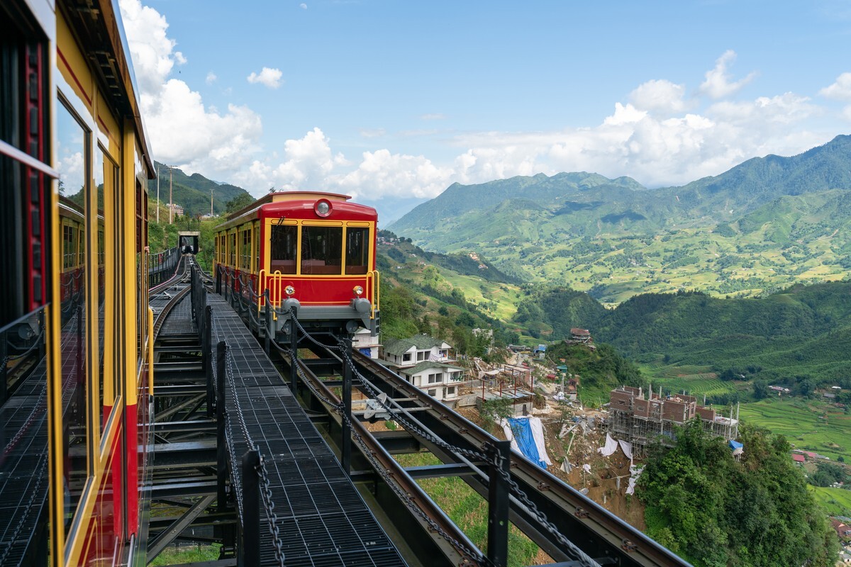 Flexible sightseeing shuttle service to Fansipan, Muong Hoa Valley, and local attractions