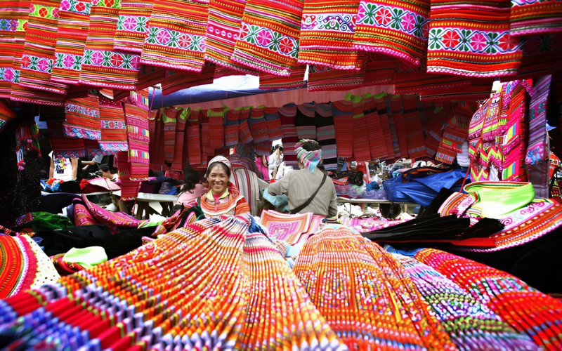 La culture de Sapa avec des récits de la vie et des traditions des ethnies des hauts plateaux du Nord 9 Intricate Textiles Woven Into Sapa Culture, A Visual Tapestry Of Identity