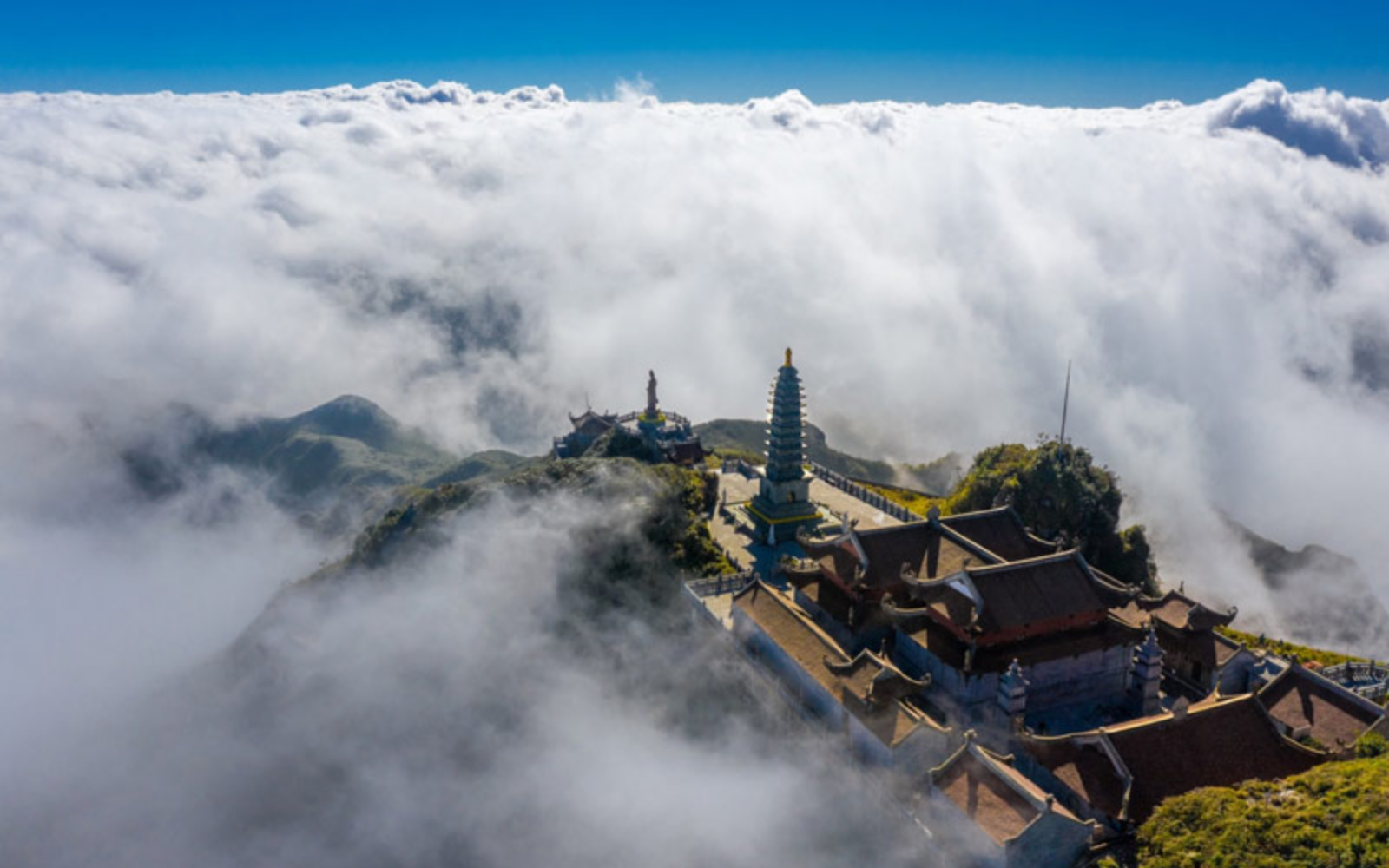 Fansipan Cloud Hunting – Moments That Feel Like Walking In Heaven.